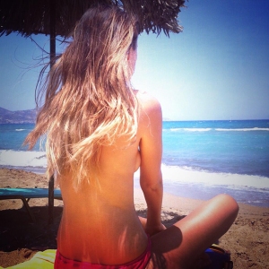 14f9c681-a13b-430c-a521-703d3c08031e_lucy-watson-made-in-chelsea-mic-topless-bikini-pictures-beach-holiday